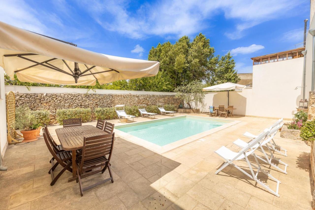 Villa Courtyard With Pool Racale Exterior foto