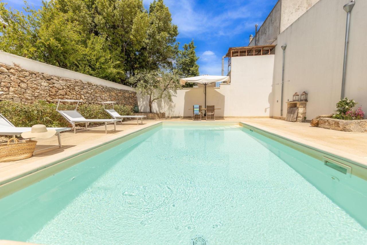 Villa Courtyard With Pool Racale Exterior foto