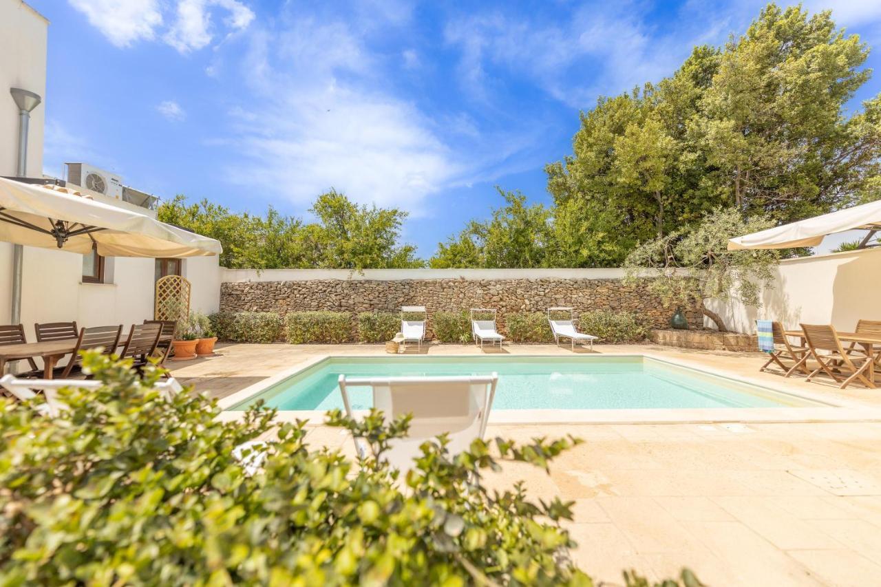 Villa Courtyard With Pool Racale Exterior foto
