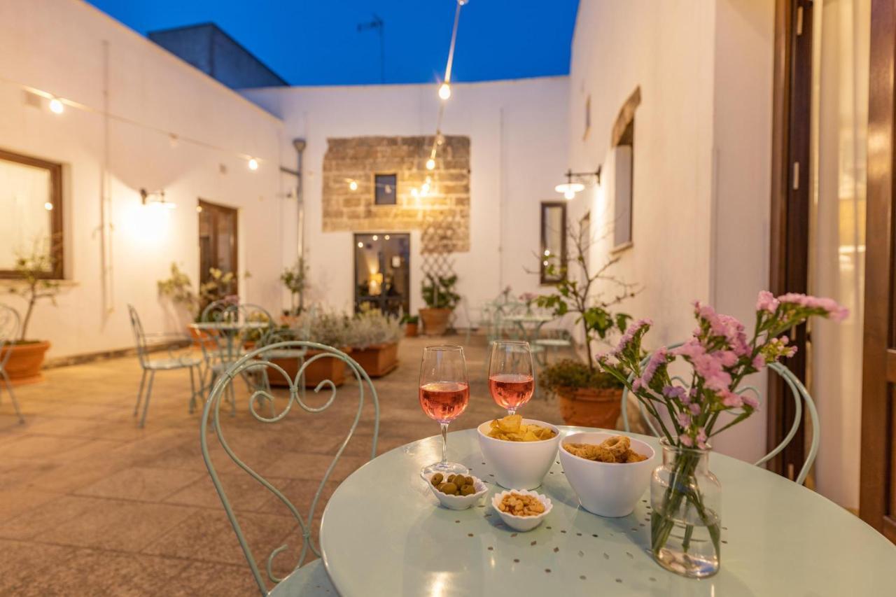 Villa Courtyard With Pool Racale Exterior foto