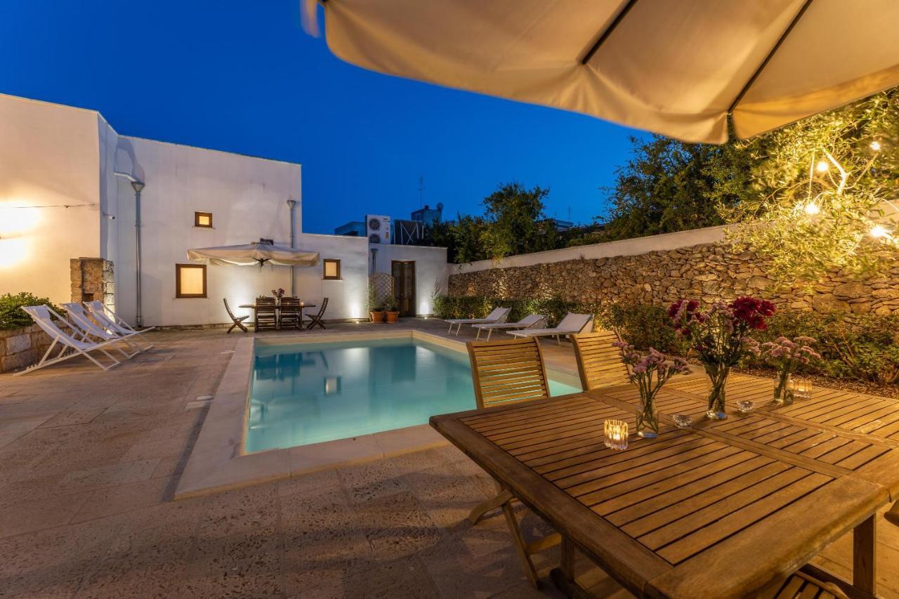 Villa Courtyard With Pool Racale Exterior foto