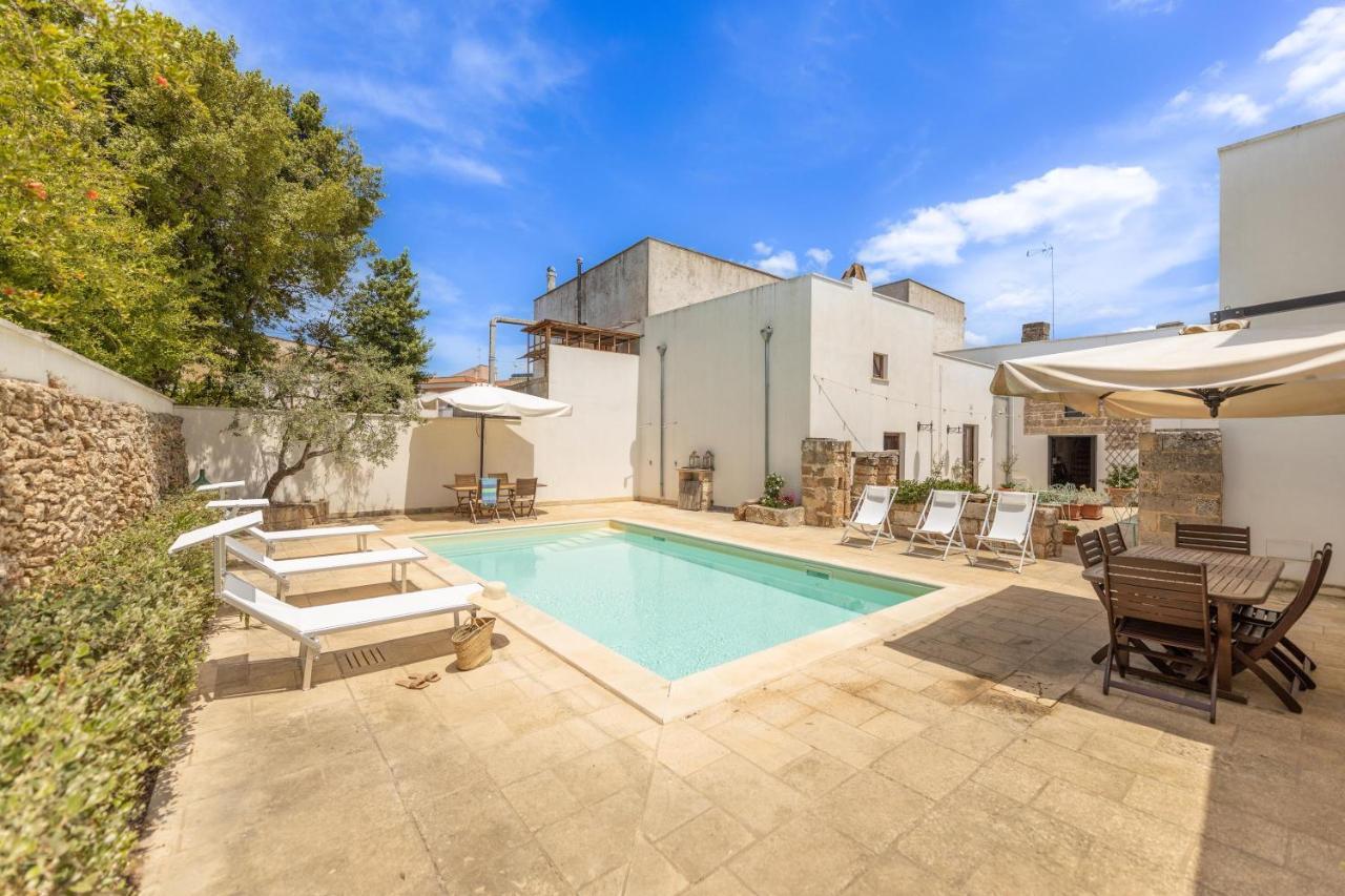 Villa Courtyard With Pool Racale Exterior foto