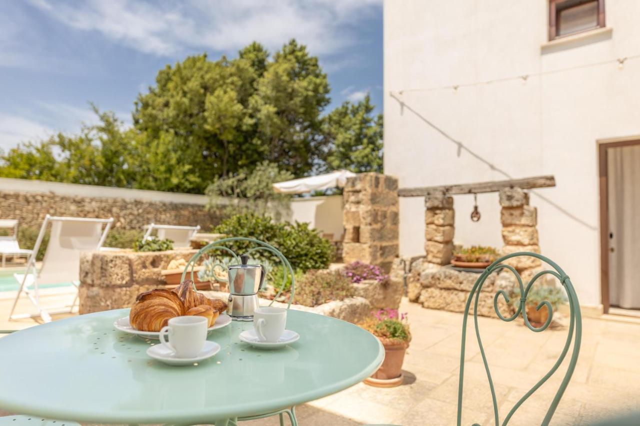 Villa Courtyard With Pool Racale Exterior foto