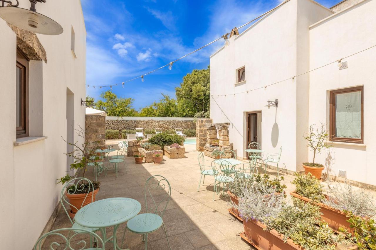 Villa Courtyard With Pool Racale Exterior foto