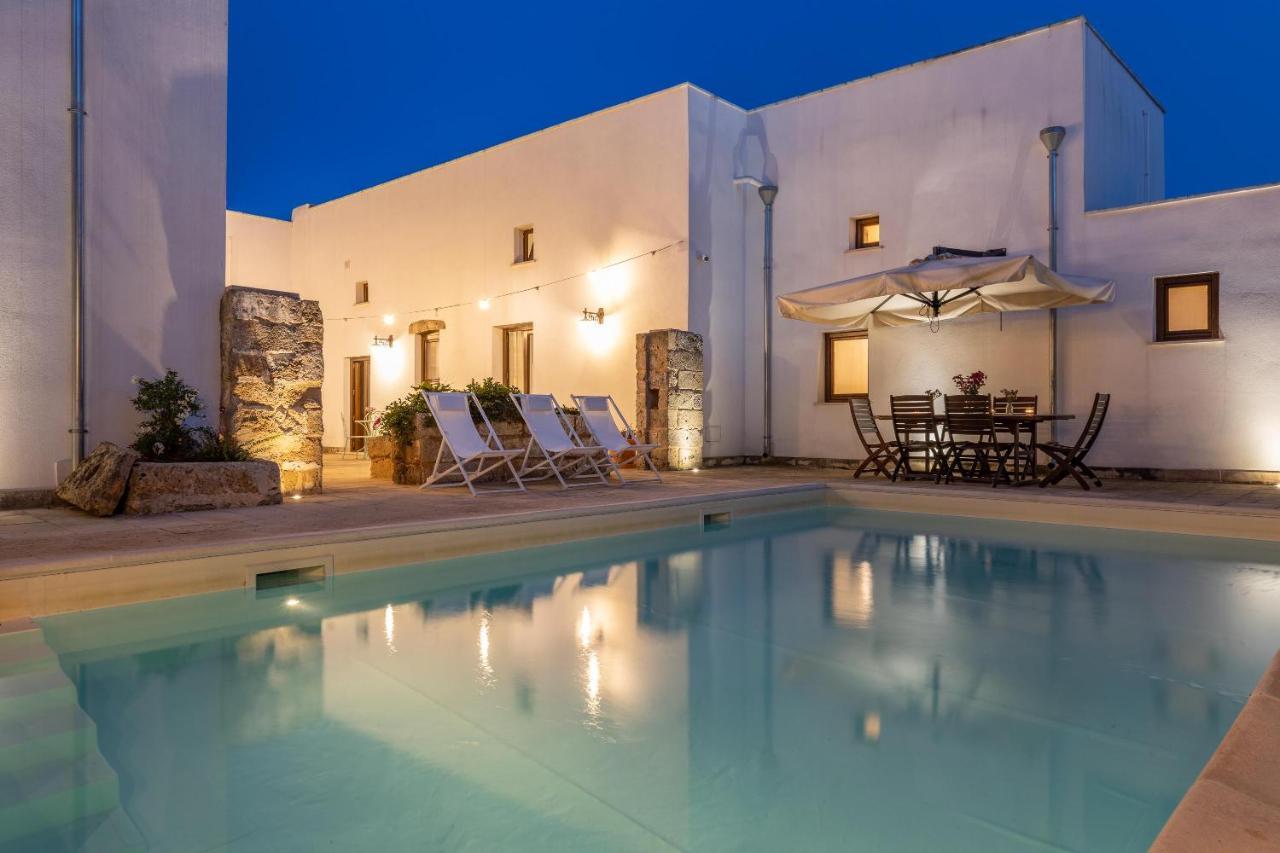 Villa Courtyard With Pool Racale Exterior foto