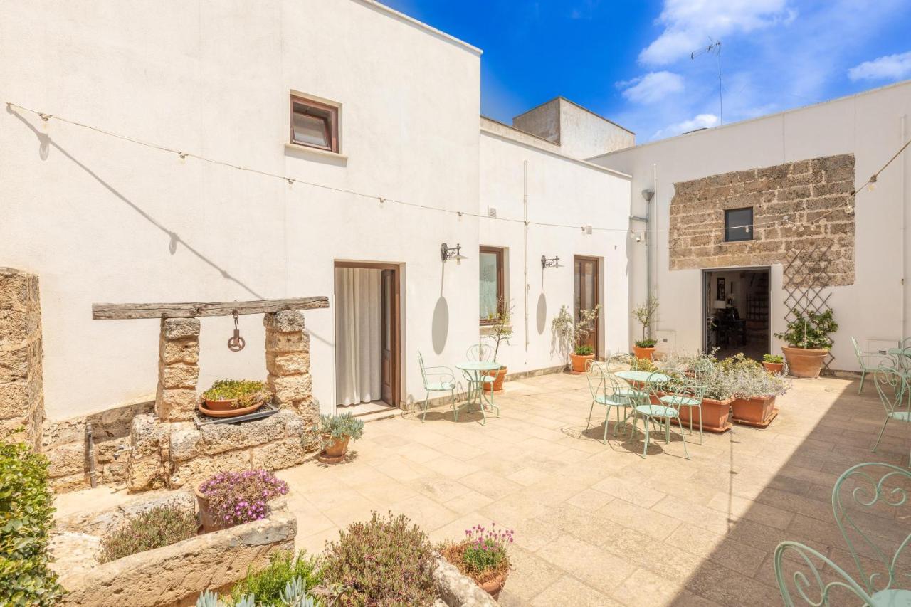 Villa Courtyard With Pool Racale Exterior foto